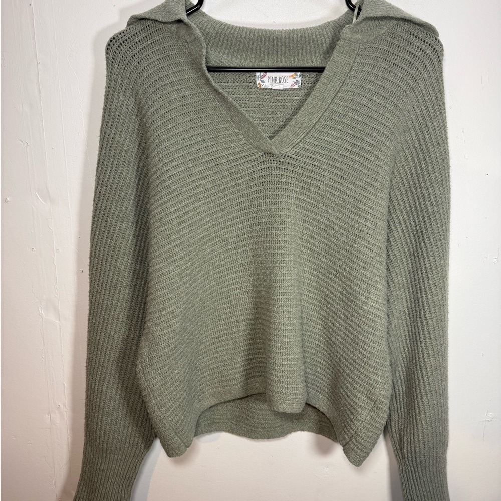 PINK ROSE WOMENS XS SAGE GREEN CABLE KNIT SWEATER V‎ NECK COLLAR RIBBED